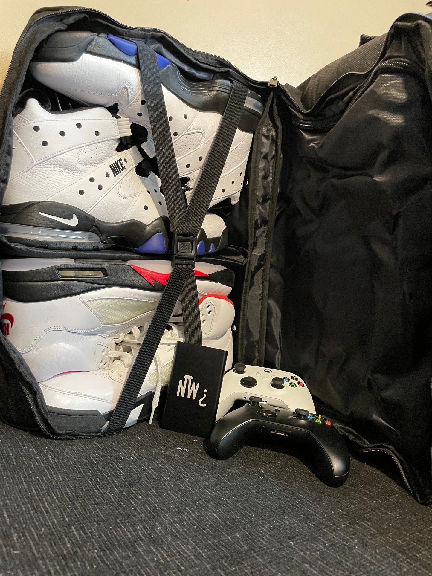 Sneaker Travel Backpack II: Smoke Grey/Charcoal